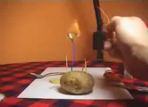 зажигалка из картошки